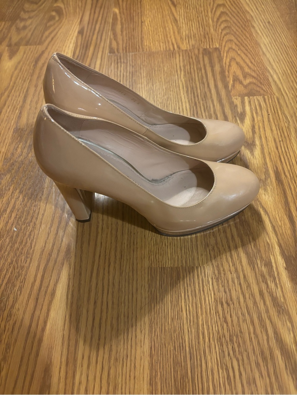 Lightly Used Stuart Weitzman Nude Patent Leather High Heel Pumps Size 7.5